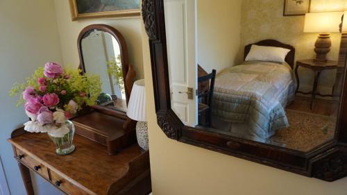 West Compton Bed & Breakfast | Experience Comfort at West Compton Manor - 9.4/10 Rating!