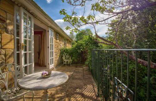 West Compton Bed & Breakfast | Experience Comfort at West Compton Manor - 9.4/10 Rating!