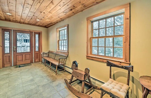 West Dover House | Cozy West Dover Home with Deck Near Mount Snow Attractions