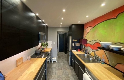 Beaumont House | Pet-Friendly Haven - Centrally Located with Great Amenities