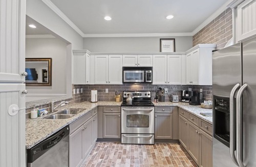 Greenville Downtown Cottage | West End Cottage: Pet-Friendly Getaway Near Attractions