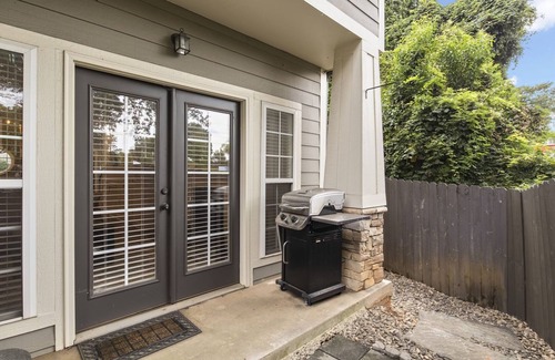 Greenville Downtown Cottage | West End Cottage: Pet-Friendly Getaway Near Attractions