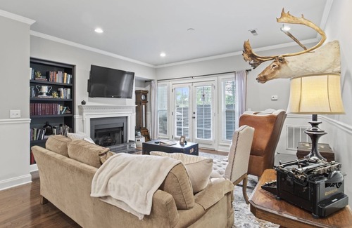 Greenville Downtown Cottage | West End Cottage: Pet-Friendly Getaway Near Attractions