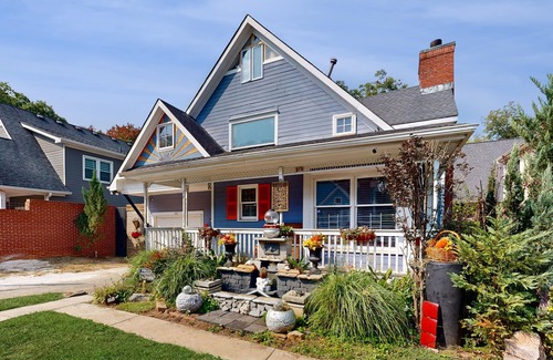 West End House | West End Historic home with private backyard oasis in the heart of the city
