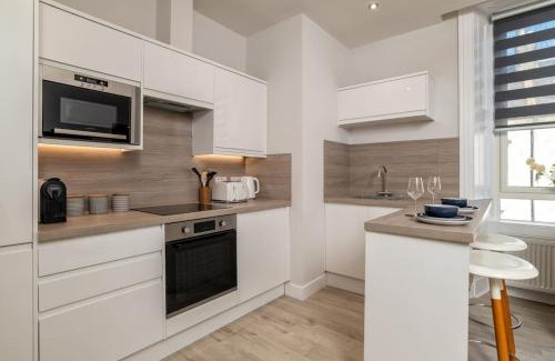 Aberdeen West End Apartment | Discover West End @ Netflix: Newly Built & Family-Friendly