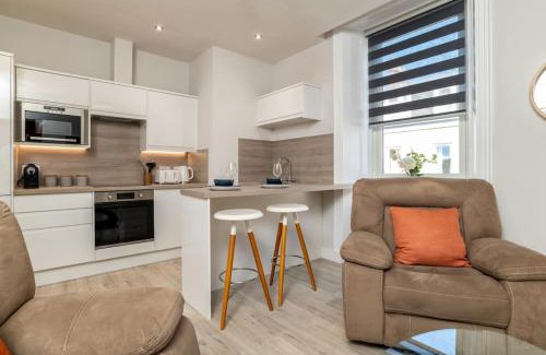 Aberdeen West End Apartment | Discover West End @ Netflix: Newly Built & Family-Friendly
