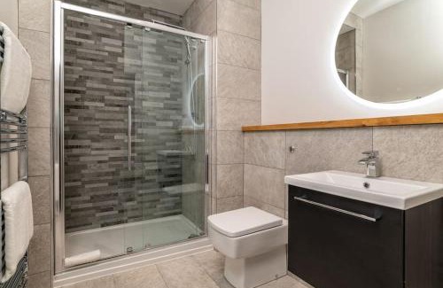 Aberdeen West End Apartment | Discover West End @ Netflix: Newly Built & Family-Friendly