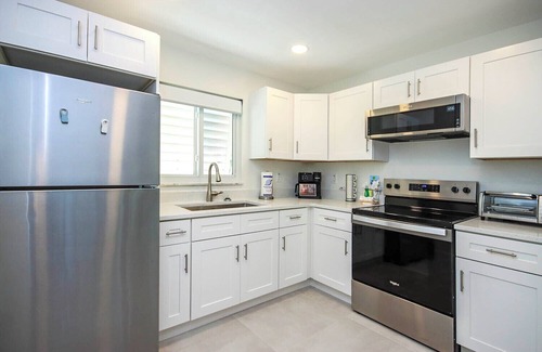 Tradewinds Cottage | Oceanfront Bliss: West End Paradise Suite with Water Views