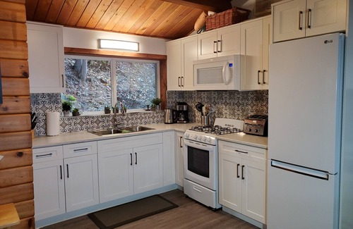 Blind Bay Cottage | Relaxing Waterfront Cottage with Private Beach Access