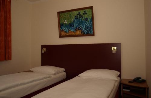 Zitzschewig Hotel | Cozy WEST Hotel at Sächsische Weinstrasse with Dining & Pets