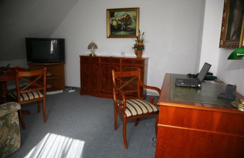 Zitzschewig Hotel | Cozy WEST Hotel at Sächsische Weinstrasse with Dining & Pets