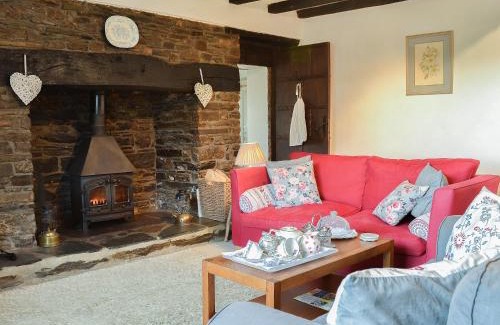 Swimbridge House | Welcoming West Hurscott Cottage: Pet-Friendly Retreat