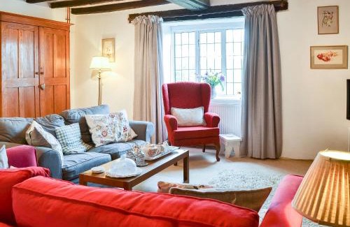 Swimbridge House | Welcoming West Hurscott Cottage: Pet-Friendly Retreat