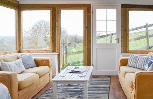 Swimbridge House | Welcoming West Hurscott Cottage: Pet-Friendly Retreat