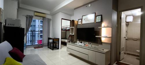 Jakarta Apartment | Modern West Jakarta Urban Suites with Pool & Ocean View