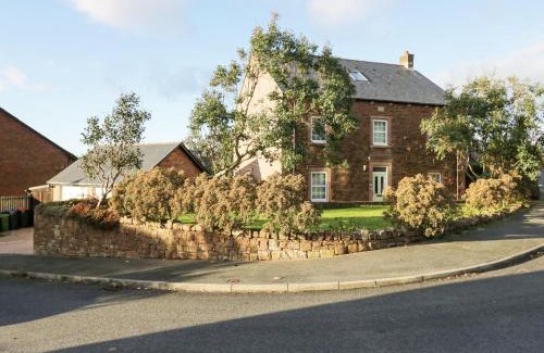 St Bees House | Enjoy Family-Friendly Stays at West Lakes Retreat