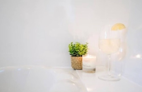 Worthing Cabin | West Lodge: A Welcoming Home with 3 Bedrooms