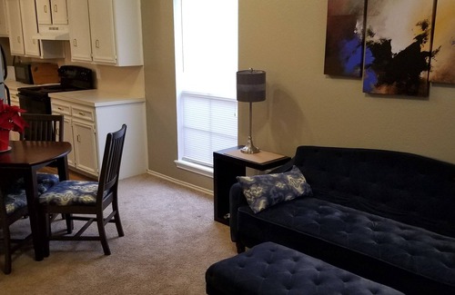 Lubbock House | Exceptional West Lubbock Townhouse with Breakfast & Downtown Access