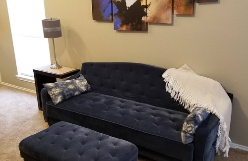 Lubbock House | Exceptional West Lubbock Townhouse with Breakfast & Downtown Access