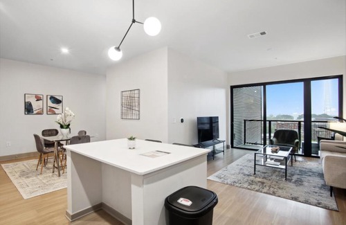 Home Park Apartment | Exceptional West Midtown Penthouse with Pool Amenities