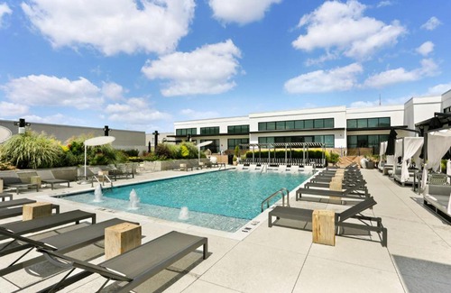 Home Park Apartment | Exceptional West Midtown Penthouse with Pool Amenities