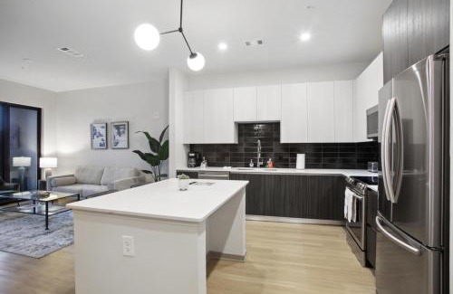 Home Park Apartment | Exceptional West Midtown Penthouse with Pool Amenities