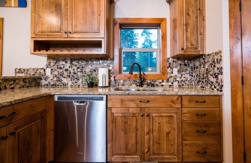 Tamarack Resort Apartment | Cozy Mountain Retreat with Hot Tub and Family-Friendly Perks