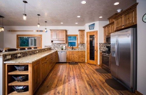 Tamarack Resort Apartment | Cozy Mountain Retreat with Hot Tub and Family-Friendly Perks