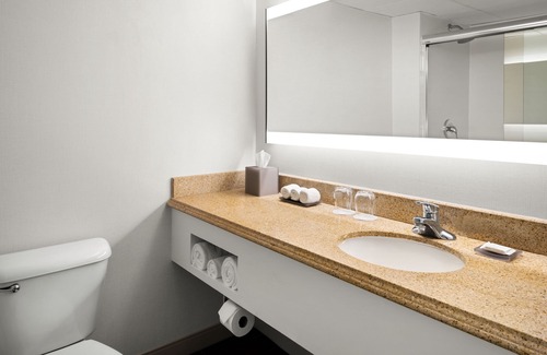 West Palm Beach Hotel | Relax at West Palm Beach Marriott with Pool & Spa Amenities