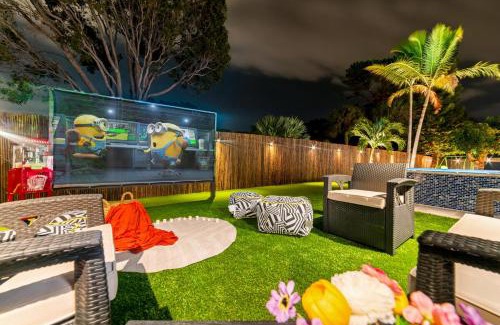 Sea Pines Villa | West Palm Beach The Grand Luxe Villa-Heated Pool, Spa & Game Room
