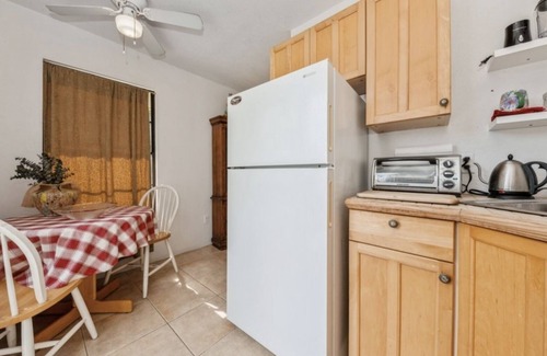 Haverhill Cottage | Relaxing Ocean View at West Palm Beach Tuscany Guest House