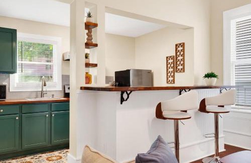 Savannah Victorian District House | West Park Suites Unit B