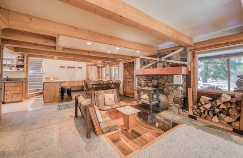 Sunnyside House | Private West Pine Retreat: Hot Tub, Pool Table & Pet Friendly