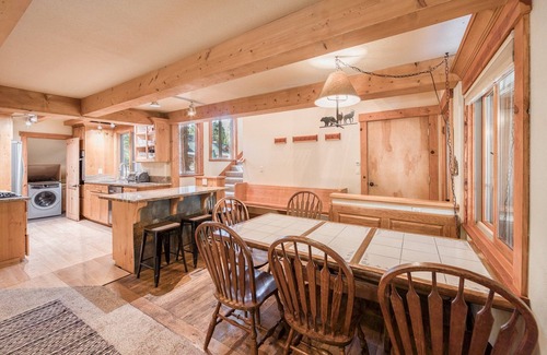 Sunnyside House | Private West Pine Retreat: Hot Tub, Pool Table & Pet Friendly
