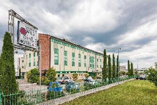 Dossobuono Hotel | Pet-Friendly West Point Airport Hotel with Great Amenities