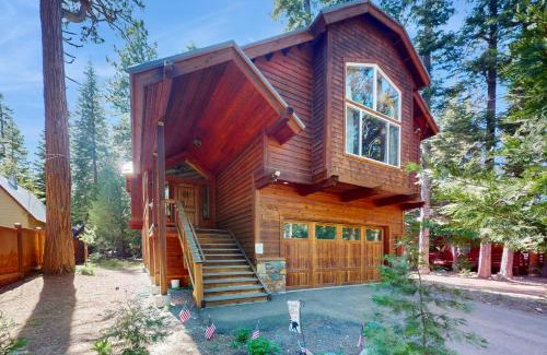 Tahoma House | Unforgettable Family Getaway at West Shore Retreat