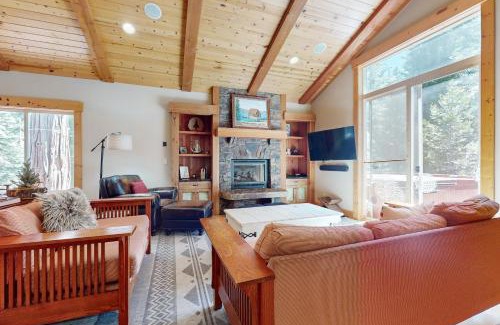 Tahoma House | Unforgettable Family Getaway at West Shore Retreat