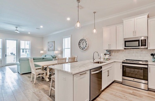 Gulf Shores House | West Side Cottages GG: Pet-Friendly Beach Oasis with Pool