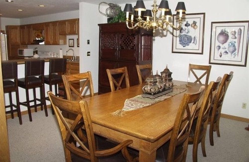 Highland Meadows House | West Vail Mountain Retreat: Pet-Friendly with Scenic Views