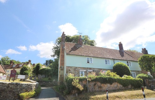 Shorwell Cottage | Unmatched Comfort at West View, SHORWELL - Rated 10/10