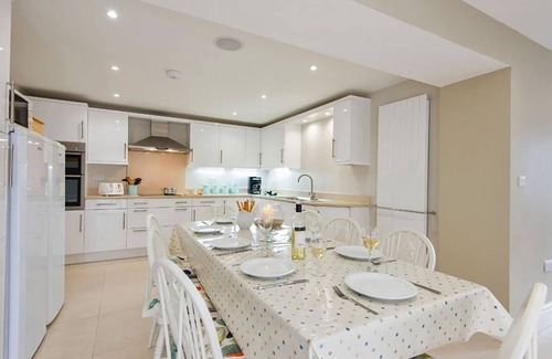 Rhosneigr Cottage | Discover West View: Oceanfront Paradise with Pool & Breakfast