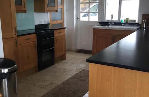 Crynant House | West Winds: Guest Rated 9/10, Pet and Child Friendly Stay
