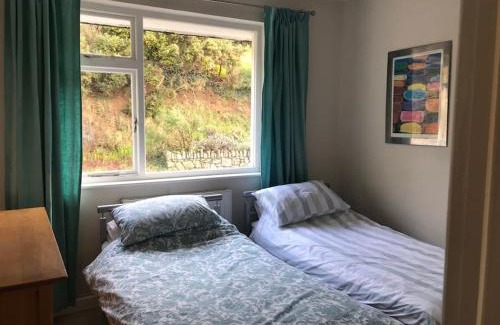 Crynant House | West Winds: Guest Rated 9/10, Pet and Child Friendly Stay