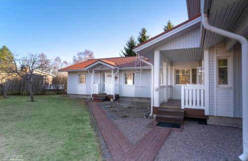 Vaasa Bed & Breakfast | Pet-Friendly Getaway at Westbay Inn - Rated 9/10 by Guests
