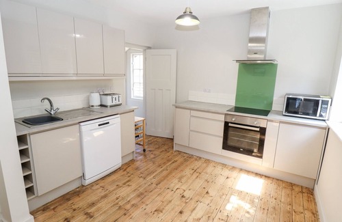 Anderby Creek Cottage | Pet-Friendly Westcott with Ocean View and Open Fire