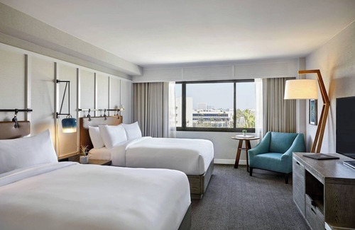 Manhattan Beach Hotel | Vibrant Westdrift Manhattan Beach: Pool, Spa & Top Ratings