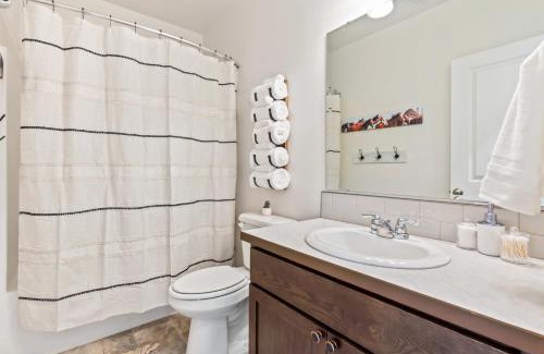 Caldwell House | Experience Western Caldwell with Top Amenities & Guest Rating
