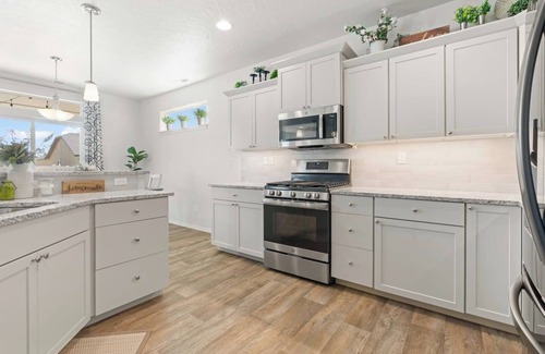 Caldwell House | Western Explorer Home: Perfect for Groups & Pet Friendly!