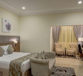 Ghayathi Hotel | Welcoming Western Hotel - Ghayathi: Pool & Family-Friendly