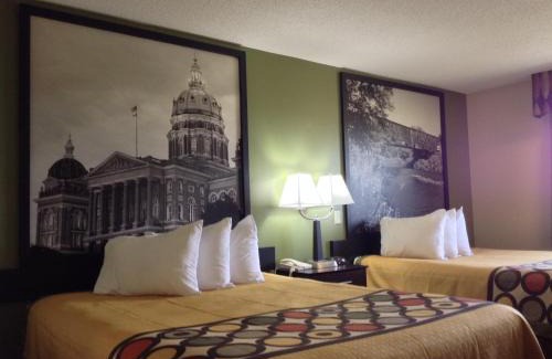 Grinnell Hotel | Budget-Friendly Super 8 by Wyndham Grinnell IA with Pool